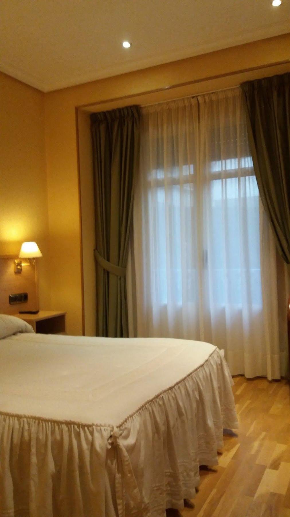 Pension La Concha Сан-Себастьян Екстер'єр фото